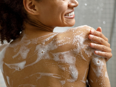 Les huiles de douche : quels sont les bienfaits pour les peaux sensibles ?